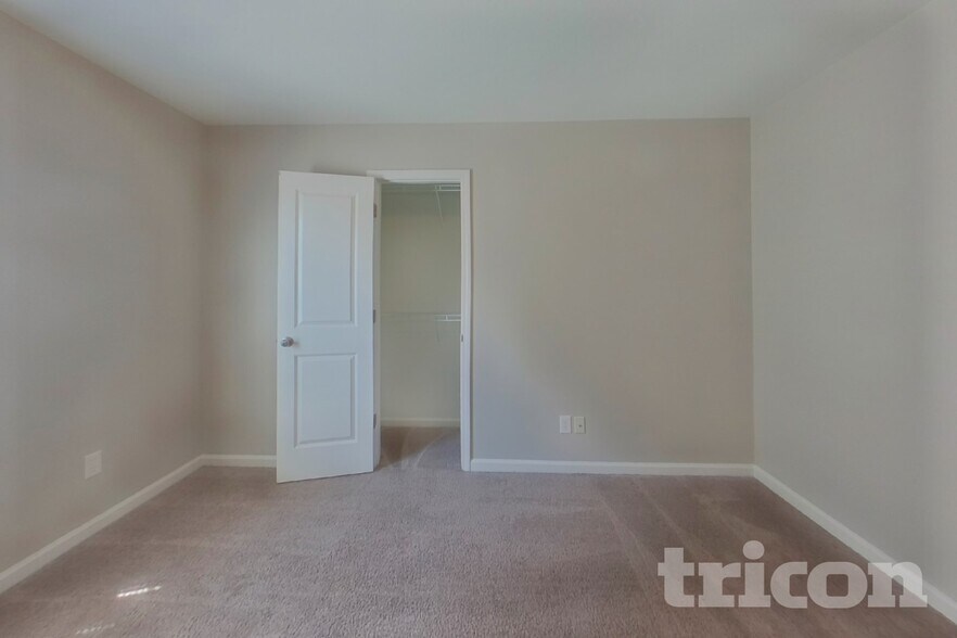 Building Photo - 304 Longfellows Ln