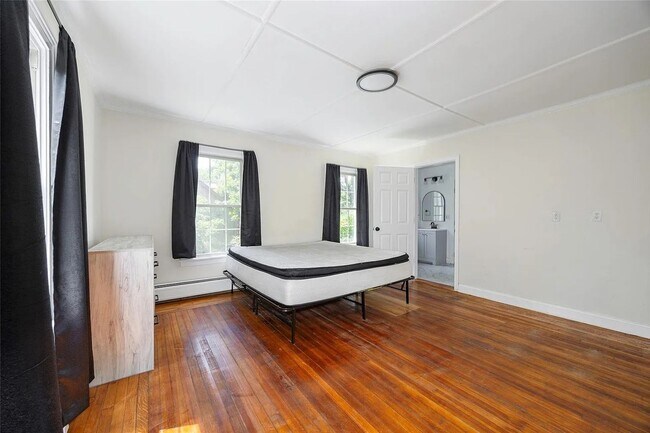 Building Photo - 1432 Lincoln Terrace LLC