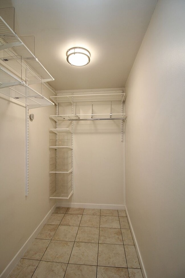 Building Photo - 2309 SW 1st Ave