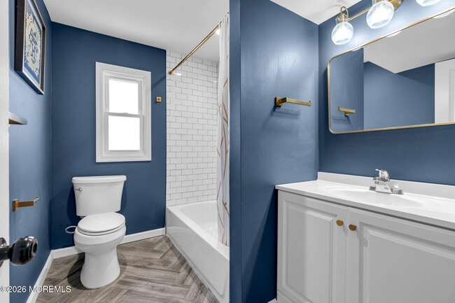 Building Photo - 105 Center St