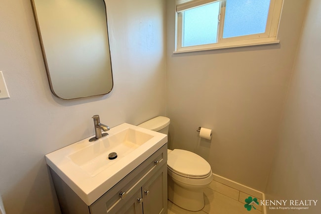 Building Photo - Recently Remodeled 3 Bedroom Corner Home i...