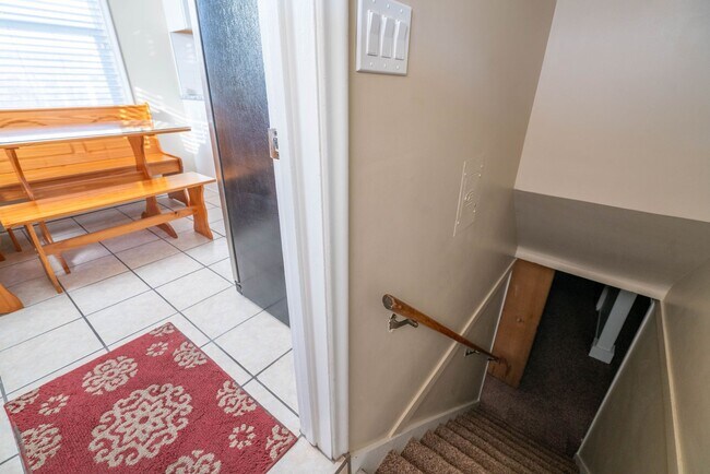 Building Photo - 3 Bed 1.5 Bath Updated Home with Private Fenced Backyard and Mountain Views