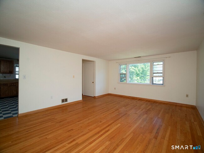 Building Photo - 38 Landin St