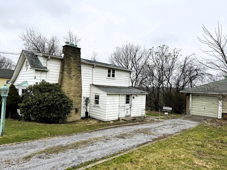 Building Photo - 915 Perry Hwy