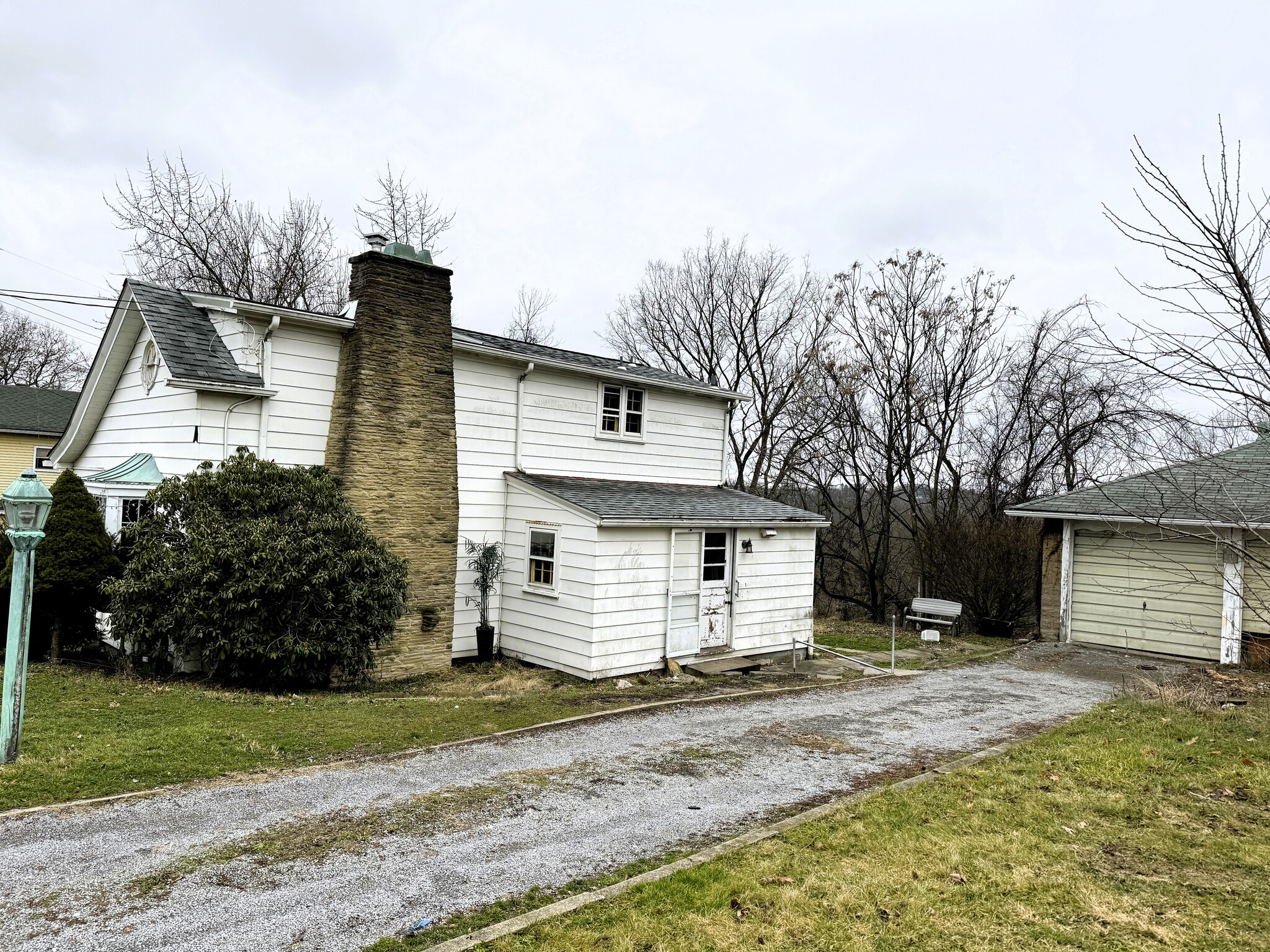 Building Photo - 915 Perry Hwy