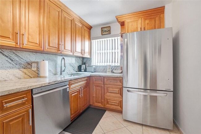 Building Photo - 245 18th St