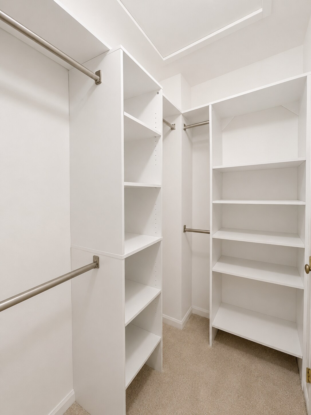 Building Photo - 43584 Yorkville Dr