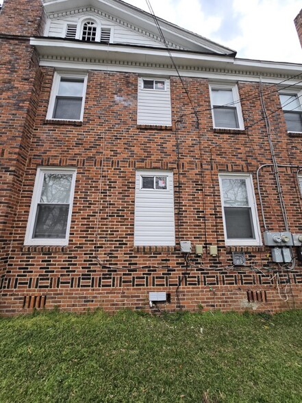 Building Photo - 2241 St Charles Ave