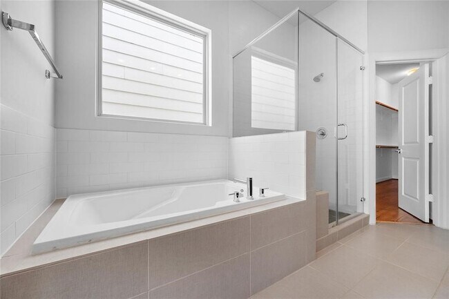 Building Photo - 4213 Schuler St