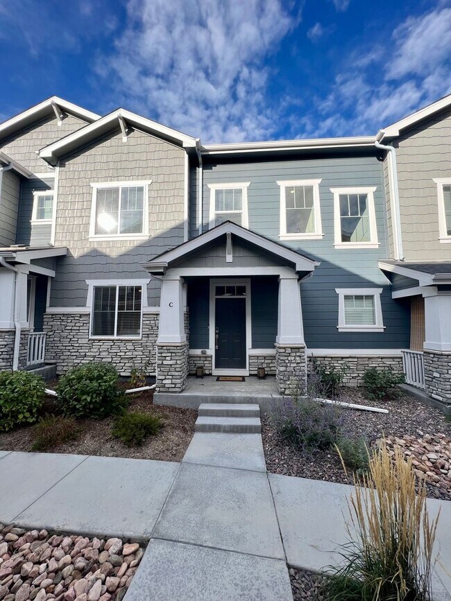 Primary Photo - Almost New 3BD 2.5Bath Townhouse
