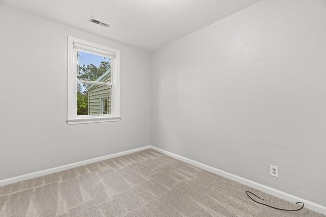 Building Photo - ADORABLE 3 BEDROOM 1 BATH RANCH HOUSE