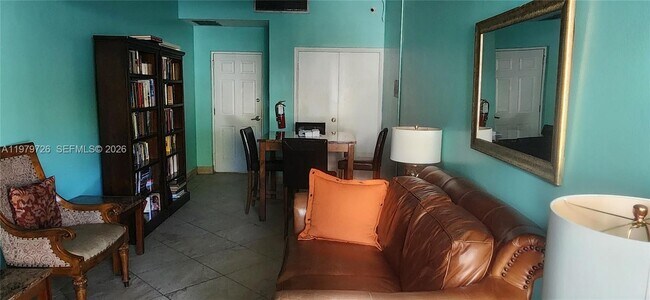 Building Photo - 3301 N Country Club Dr