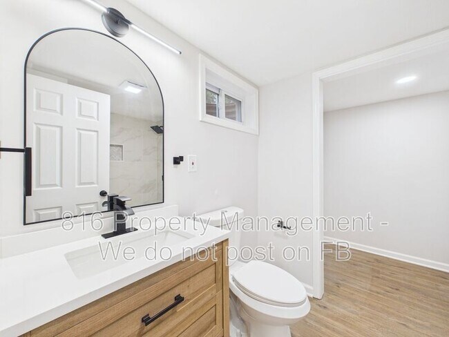 Building Photo - 100 S Oxford Ave