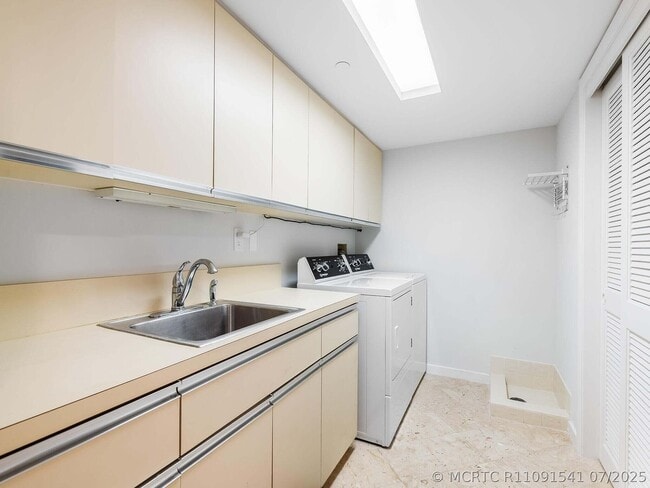 Building Photo - 2727 S Ocean Blvd