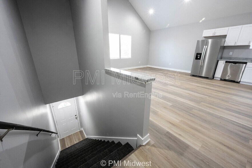 Building Photo - 2038 E Maryland St