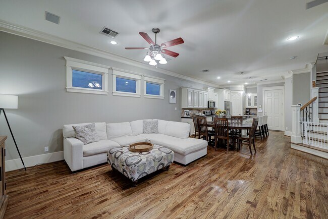 Building Photo - 1126 W 17th St