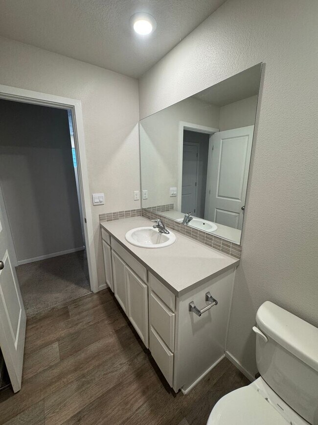 Building Photo - 4 Bedroom, 2.5 bath, newer home in desirable location!!