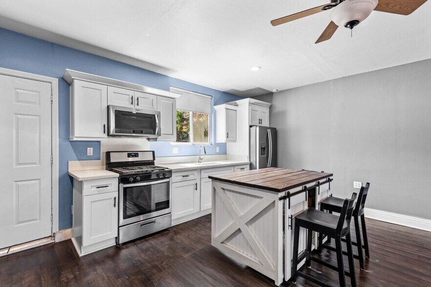 Building Photo - 19403 Welby Way