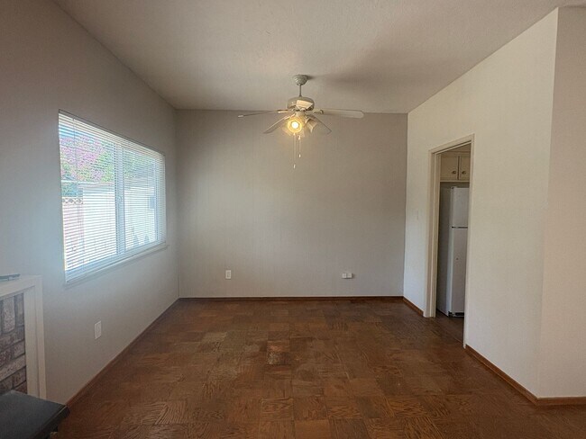 Building Photo - 3046 Notre Dame Dr