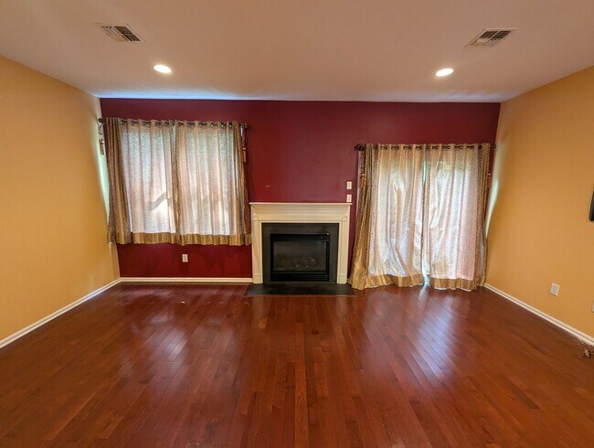 Building Photo - 14 Sand Hill Ct