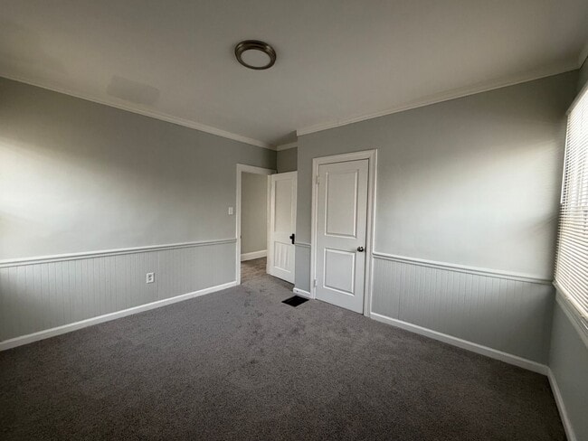 Building Photo - Hidden Gem on a Quiet No-Outlet Street – Move-In Ready 3BR with Garage & Deck Near I-75