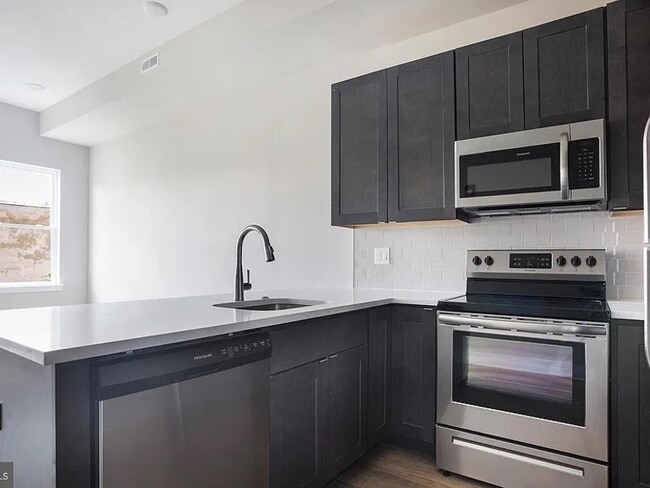 Building Photo - 2407 Wharton St