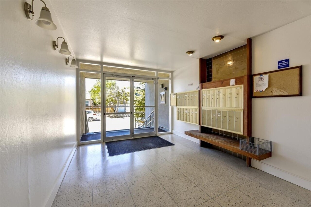 Building Photo - 2655 Edison St