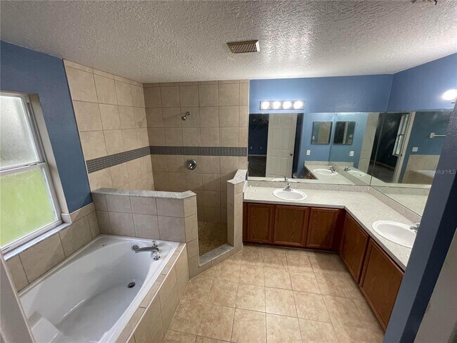 Building Photo - 526 Elbridge Pl