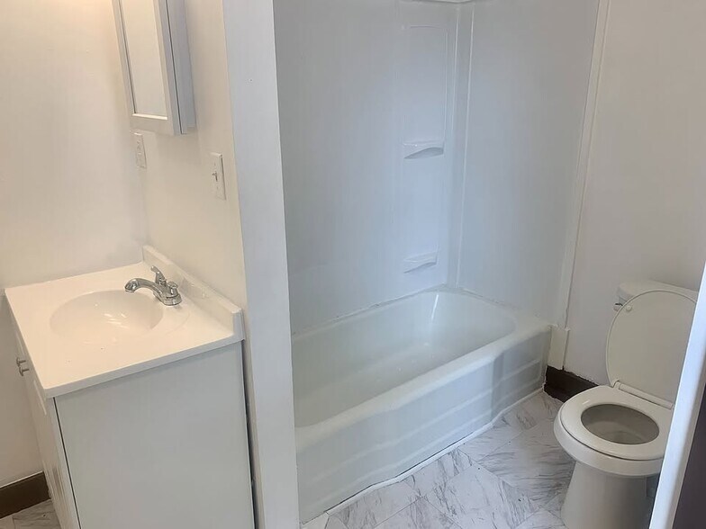 bathroom - 15 School St