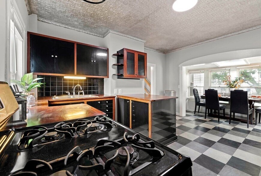 Building Photo - 80 Irving St