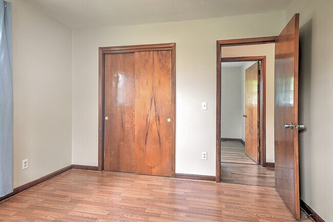 Building Photo - 945 Bishop Loop