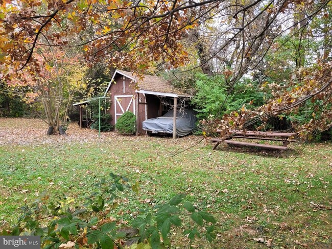 Building Photo - 3743 Chain Bridge Rd
