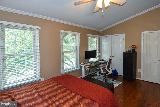 Building Photo - 5433 Grove Ridge Way