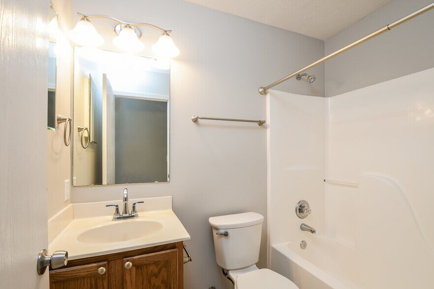 Building Photo - 1295 Spring Lake Dr