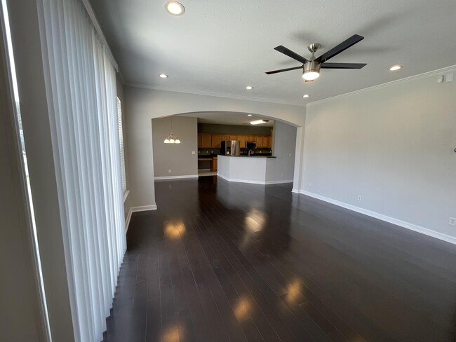 Building Photo - 717 Gazania Ln
