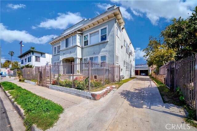 Building Photo - 1308 S Van Ness Ave
