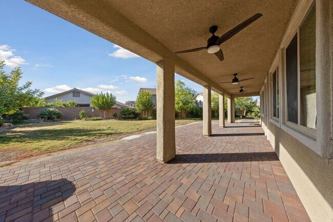 Building Photo - Luxury Living in Henderson's Tuscany: Spacious 4 Bedroom Home with Expansive Yard & More!