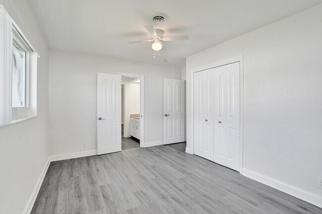 Building Photo - 4755 NE 23rd Ave
