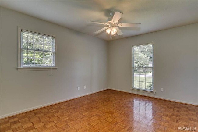 Building Photo - 401 Riverdale Dr