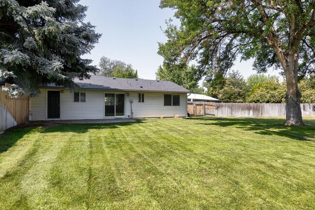 Building Photo - Complete Remodel near Boise River _ Pet Friendly!