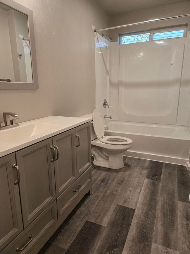 Building Photo - 702 E Street