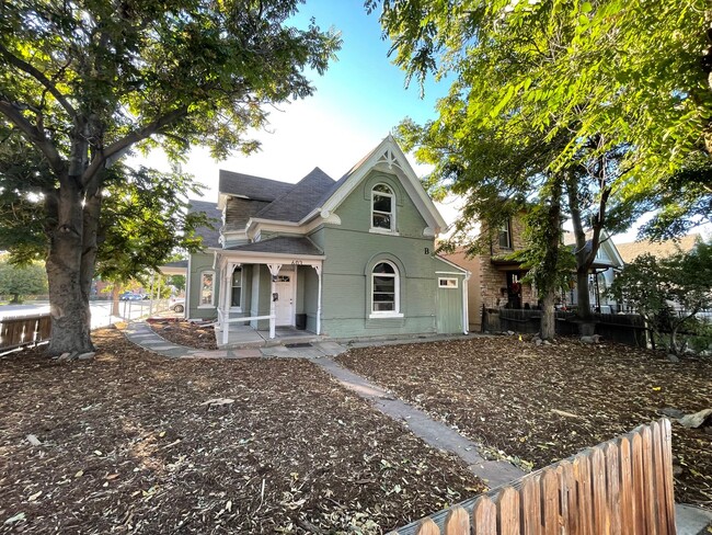 Building Photo - Cozy 1 bed/1 bath upstairs near the heart ...
