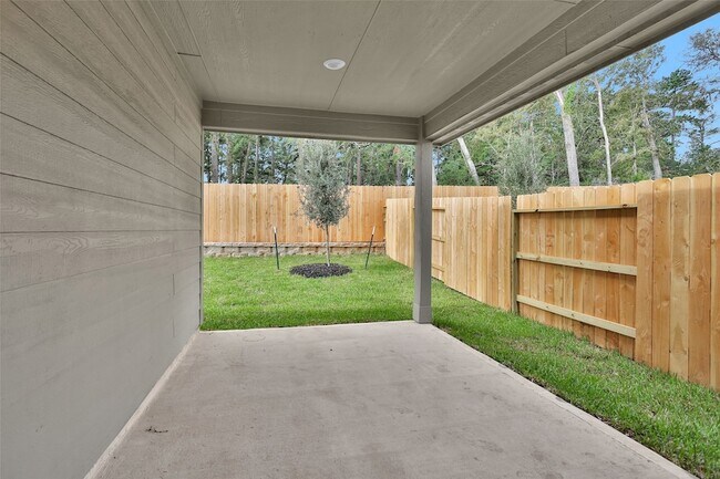 Building Photo - 18095 Martin Pines Dr