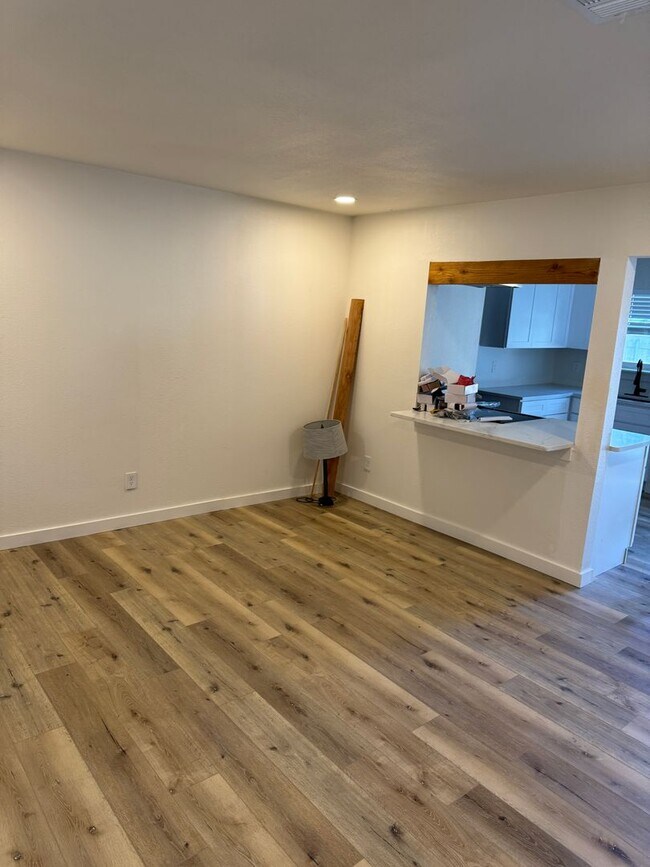 Building Photo - 4 bedroom 2 bath completely remodeled