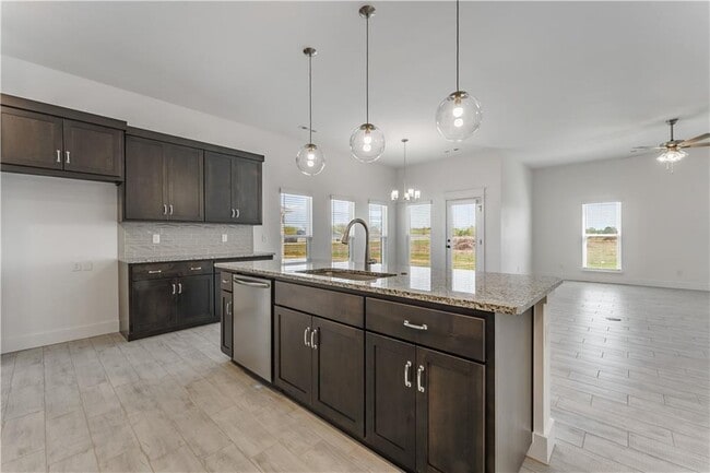 Building Photo - 800 Lewis St