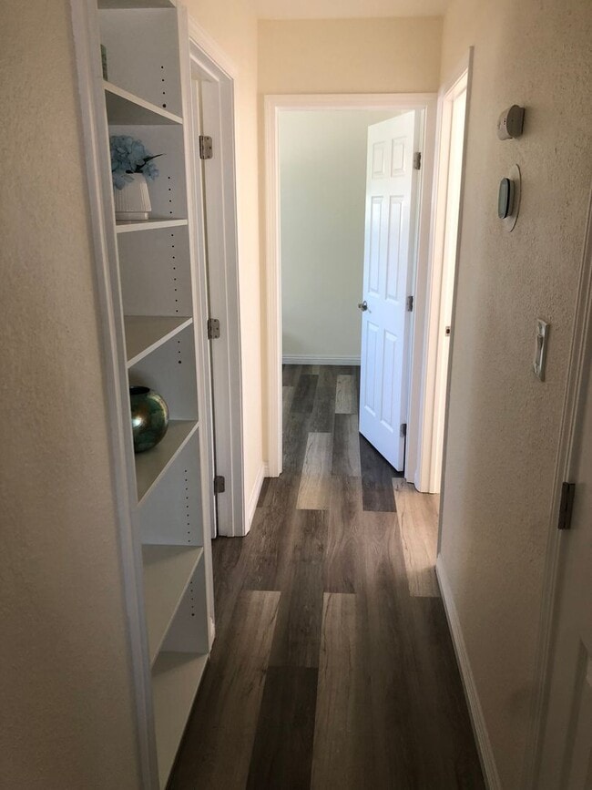 Building Photo - Remodeled Single Family Home!