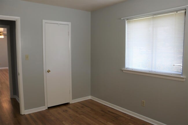 Building Photo - 1115 Cranbrook Dr