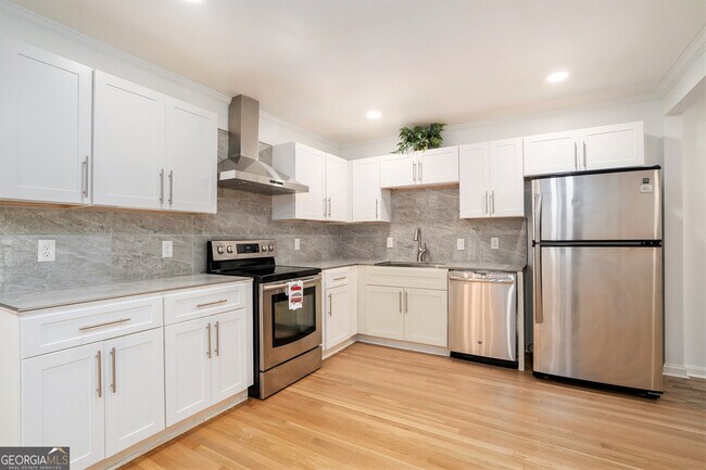 Building Photo - 525 Abernathy Rd NE