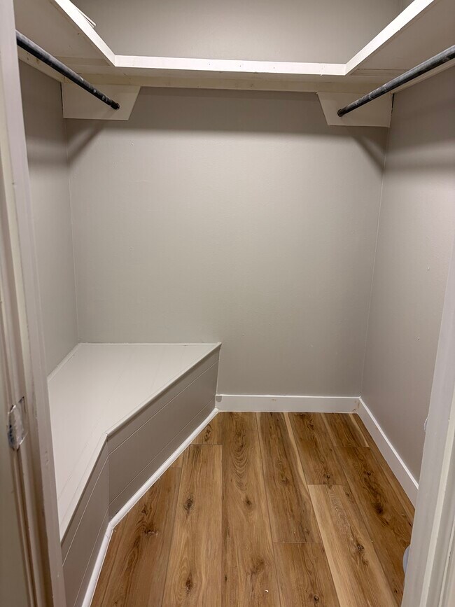 Building Photo - Unit 5