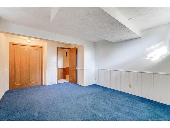Building Photo - 724-50 1/2 50 1/2 Ave NE